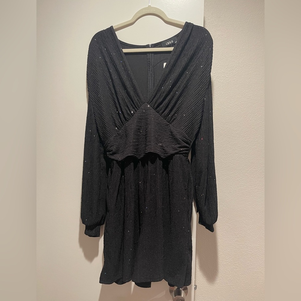 Cider Black V-neck Solid Ruched Glitter Pocket Romper Curve & Plus